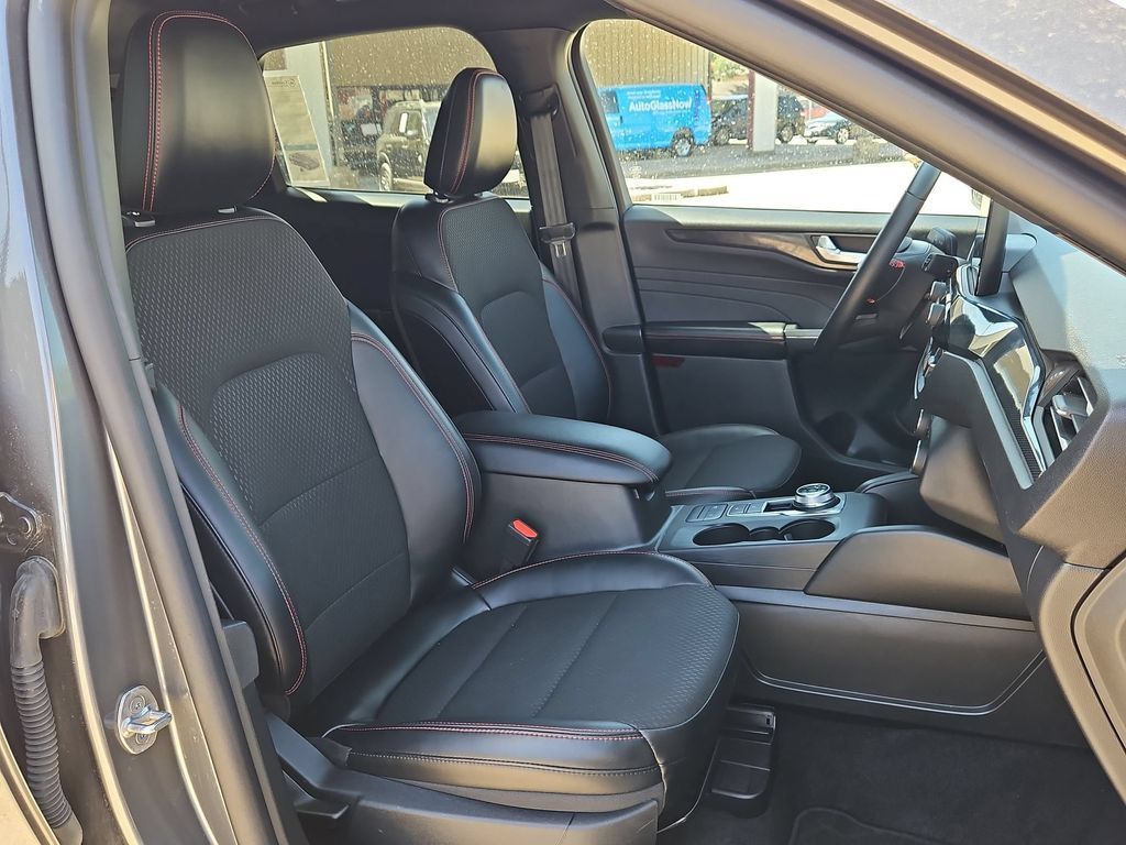 Used 2025 Ford Escape ST-Line AWD/4WD image 31