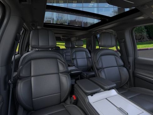 New 2026 Lincoln Navigator L Reserve w/ Jet Appearance Package AWD/4WD image 10