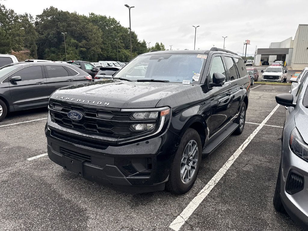 Used 2025 Ford Expedition Active AWD/4WD image 6