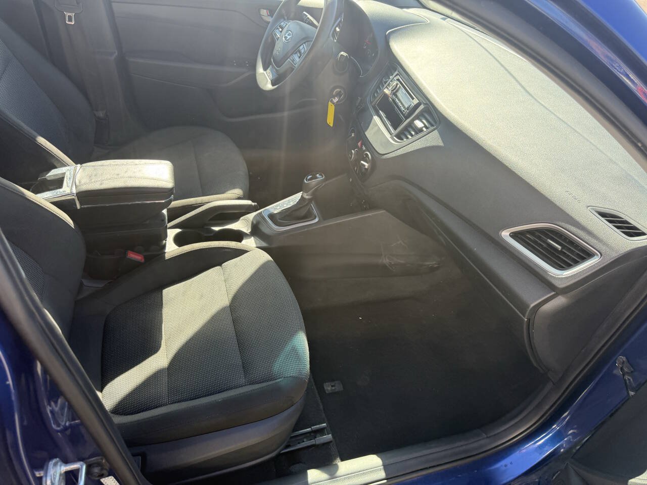 Used 2021 Hyundai Accent SE FWD image 14