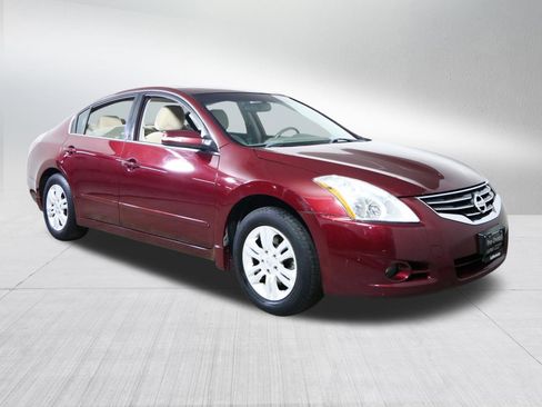 Used 2012 Nissan Altima 2.5 S w/ Convenience Pkg FWD image 1
