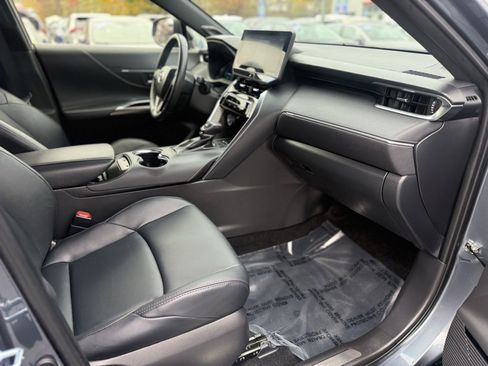 Certified 2022 Toyota Venza XLE image 22