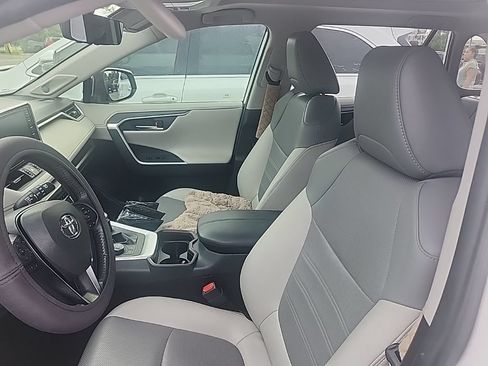 Used 2020 Toyota RAV4 Limited AWD/4WD image 8