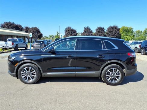 Used 2023 Lincoln Nautilus Standard w/ Premium Package image 2