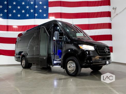 Used 2024 Mercedes-Benz Sprinter 3500 image 4