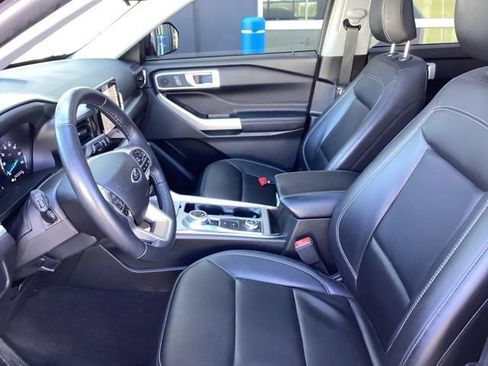 Used 2022 Ford Explorer XLT w/ Equipment Group 202A AWD/4WD image 26