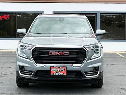 Used 2023 GMC Terrain SLE w/ LPO, Floor Liner Package AWD/4WD image 8