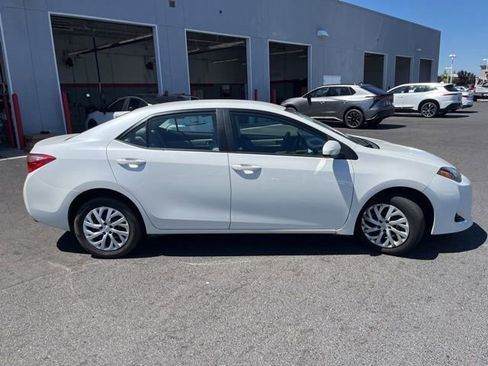 Used 2017 Toyota Corolla LE w/ Carpet Mat Package (TMS) FWD image 4