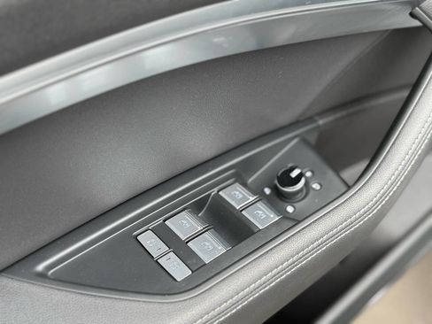 Used 2019 Audi e-tron Premium Plus image 5