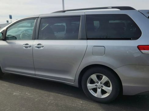 Used 2014 Toyota Sienna LE image 5