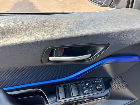 Used 2022 Toyota C-HR XLE FWD image 12