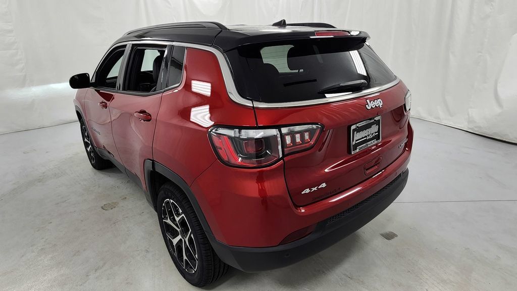 Used 2025 Jeep Compass Limited AWD/4WD image 5
