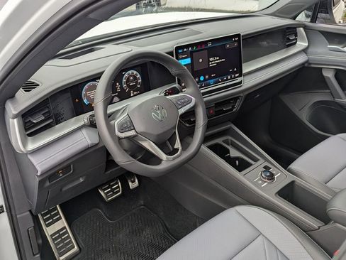 New 2026 Volkswagen Tiguan SE R-Line AWD/4WD image 12