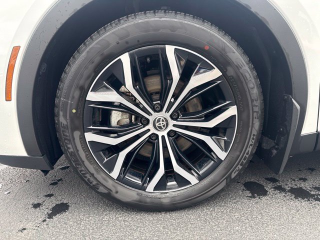 Certified 2024 Toyota Crown AWD/4WD image 12