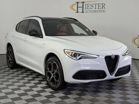 Used 2023 Alfa Romeo Stelvio Veloce AWD/4WD image 2
