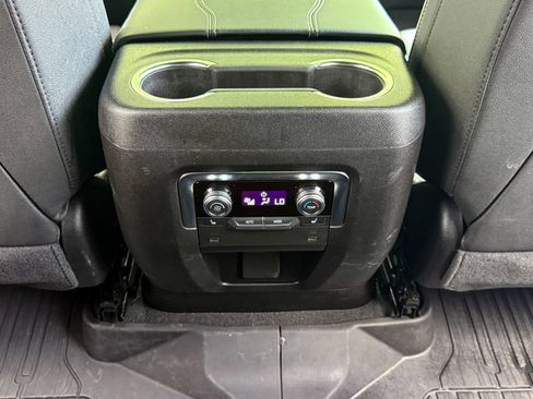 Used 2025 GMC Yukon Elevation w/ LPO, Elevation Black Package AWD/4WD image 22