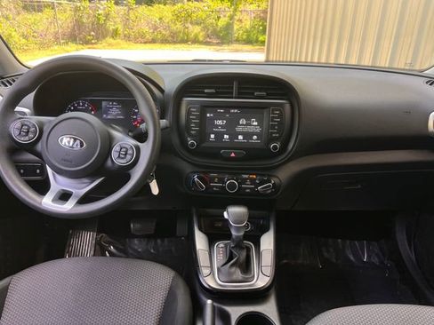 Used 2021 Kia Soul LX image 15
