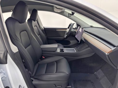 Used 2024 Tesla Model Y Long Range image 16