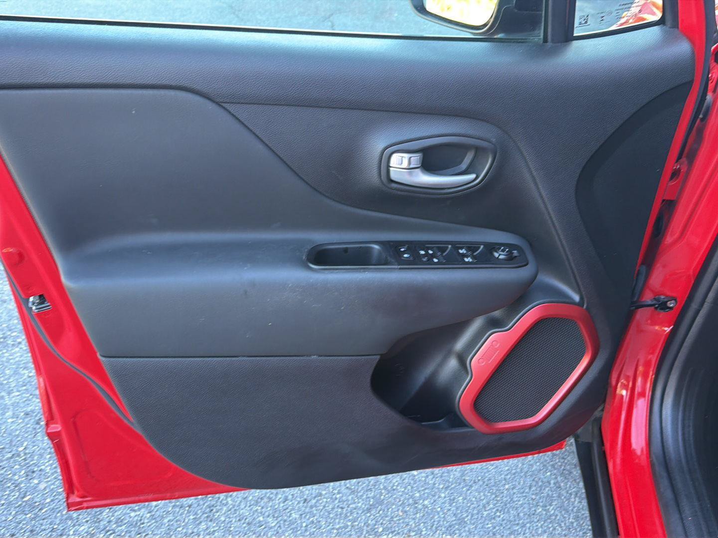 Used 2023 Jeep Renegade Trailhawk AWD/4WD image 16