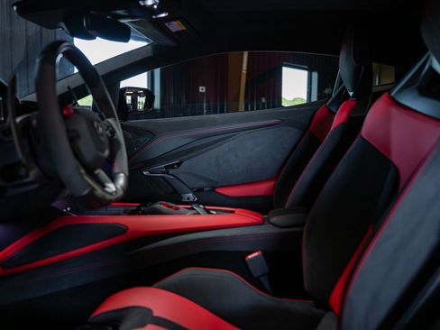 Used 2025 Lamborghini Revuelto AWD/4WD image 70