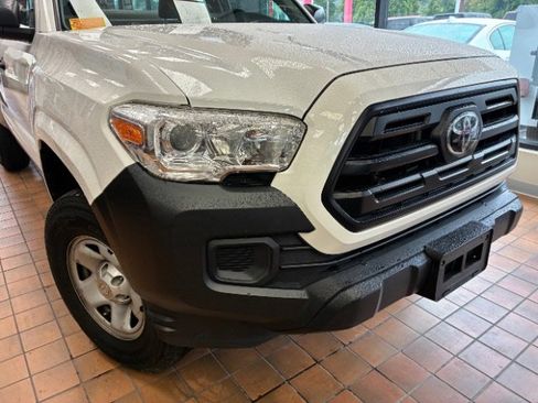 Used 2019 Toyota Tacoma SR image 2