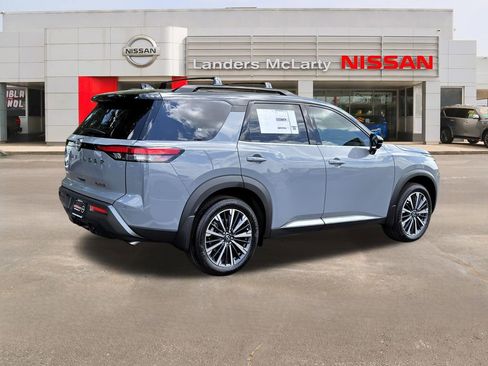 New 2026 Nissan Pathfinder Platinum FWD image 3