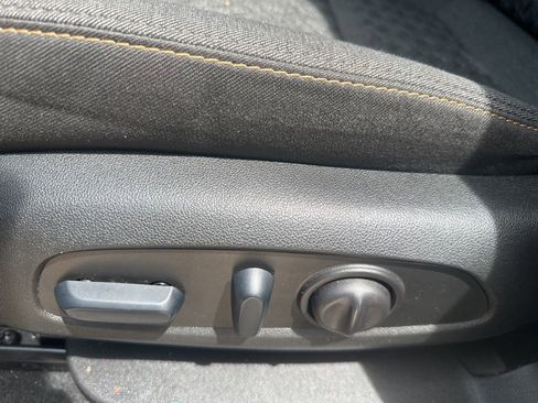 Used 2024 Chevrolet Equinox LT FWD image 5