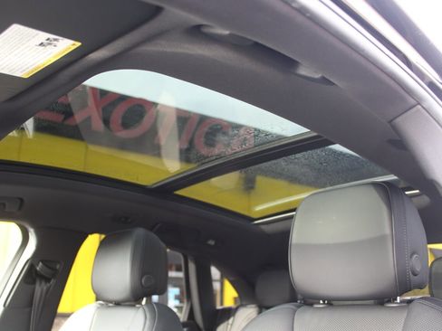 Used 2020 Porsche Macan image 21