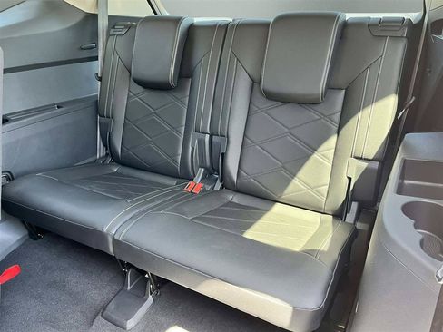 Used 2025 Volkswagen Atlas SE FWD image 18