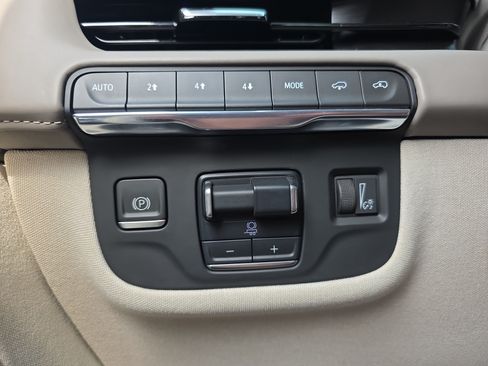 Used 2023 Cadillac Escalade Premium Luxury Platinum w/ Heavy-Duty Trailer Package AWD/4WD image 28