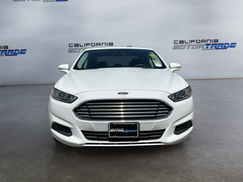 Used 2016 Ford Fusion SE FWD image 2