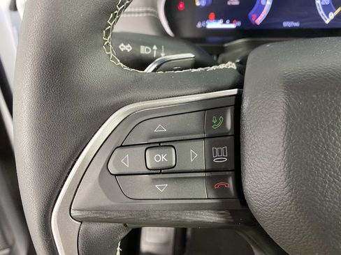 Used 2025 Jeep Grand Cherokee Altitude AWD/4WD image 16
