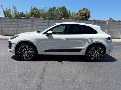 Used 2023 Porsche Macan AWD/4WD image 2