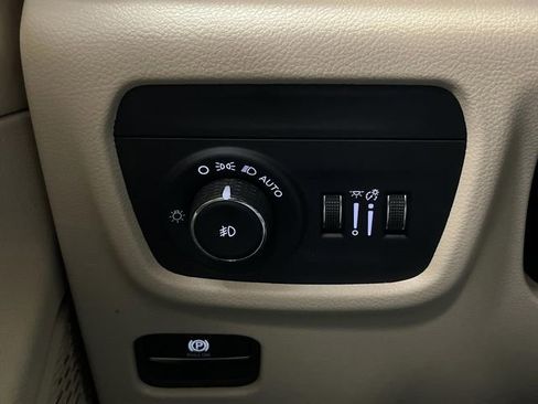 Used 2024 Jeep Grand Cherokee Limited image 26