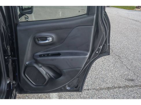 Used 2023 Jeep Renegade Latitude AWD/4WD image 21