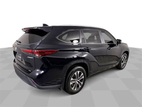 Used 2023 Toyota Highlander XLE image 8