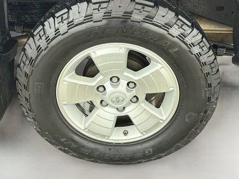 Used 2015 Toyota Tacoma Base TRD SPORT w/ TRD Sport Package image 30