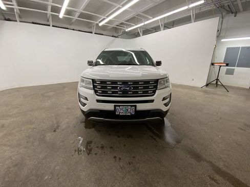 Used 2016 Ford Explorer XLT w/ Equipment Group 202A image 9