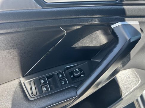 Used 2023 Volkswagen Tiguan SE R-Line image 13