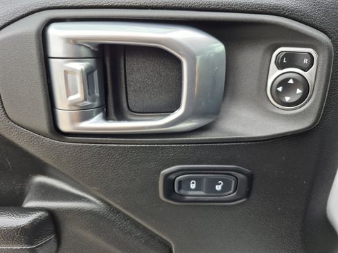 Used 2023 Jeep Gladiator Sport AWD/4WD image 13