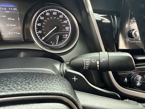 Used 2024 Toyota Camry SE image 31