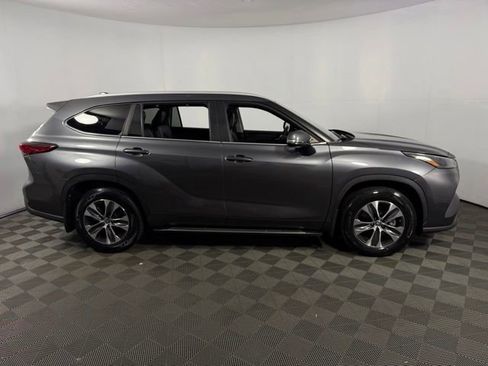 Used 2023 Toyota Highlander XLE FWD image 10