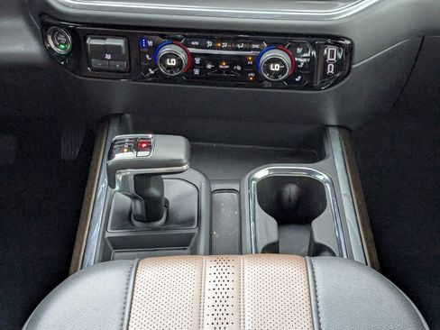 Used 2025 Chevrolet Silverado 1500 High Country w/ High Country Premium Package AWD/4WD image 24