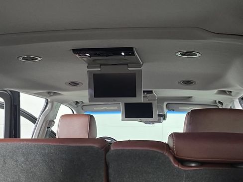 Used 2019 Chevrolet Suburban Premier w/ Premier Plus Edition AWD/4WD image 22