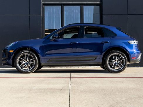 Certified 2026 Porsche Macan AWD/4WD image 2
