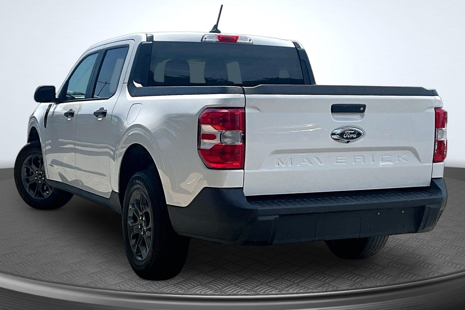 Used 2024 Ford Maverick XLT FWD image 4