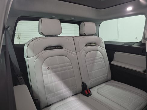Used 2025 Rivian R1S Premium AWD/4WD image 25