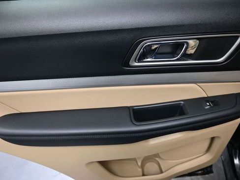 Used 2017 Ford Explorer XLT FWD image 19
