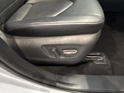 Used 2020 Toyota Highlander XLE FWD image 13