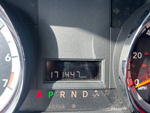 Used 2016 Dodge Grand Caravan SXT FWD image 17